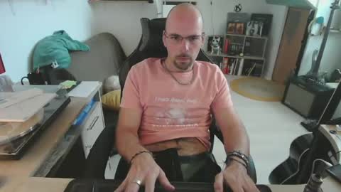 mikmik91 online show from July 15, 2:00 pm