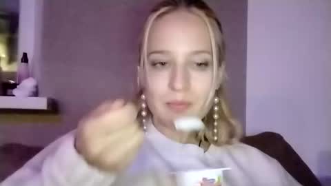 Mila 420 online show from October 4, 10:29 pm