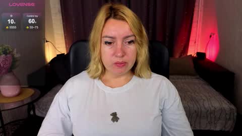mila_blush_ online show from October 7, 5:58 am