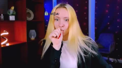 mila_glow online show from March 1, 7:40 pm