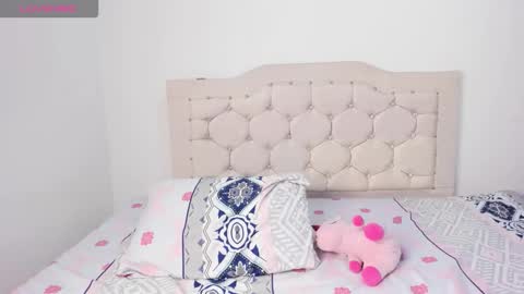 laura online show from November 5, 4:14 am