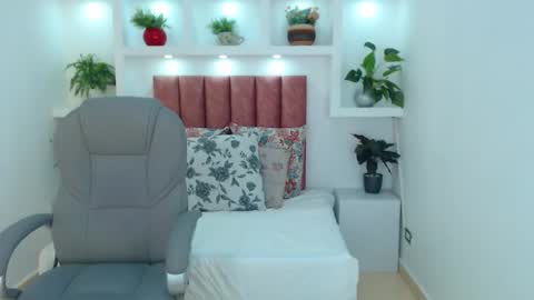 milaa_star online show from February 5, 3:43 am