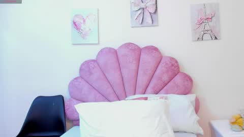 mila online show from May 7, 10:44 am