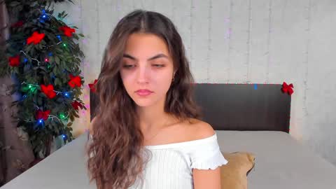 Snapshot of milana_crystal_ chatting on January 27, 8:18 am Milana online show from January 27, 8:18 am