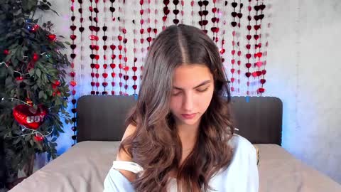 Snapshot of milana_crystal_ chatting on February 6, 11:20 am Milana online show from February 6, 11:20 am