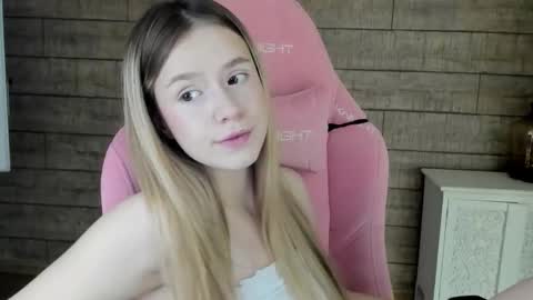 MilanaBalmain online show from November 22, 4:22 am