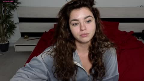Snapshot of milania_hot_foxy chatting on December 6, 2:00 pm Mila online show from December 6, 2:00 pm