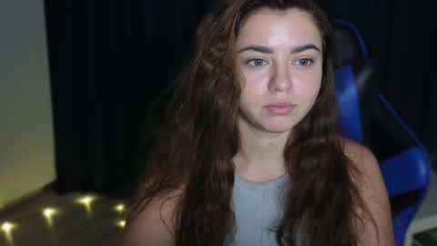 Snapshot of milania_hot_foxy chatting on December 2, 5:30 am Mila online show from December 2, 5:30 am