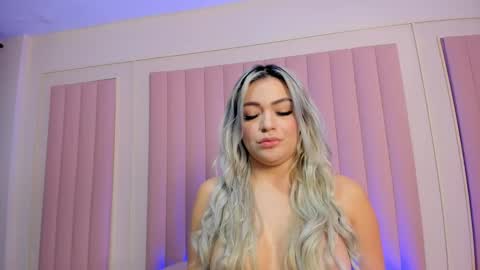 Snapshot of milaowens chatting on September 27, 12:25 pm Sexy Mila online show from September 27, 12:25 pm