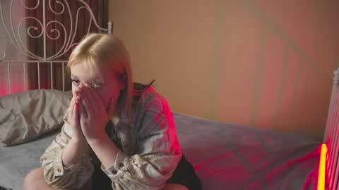 Mila online show from January 15, 3:18 pm