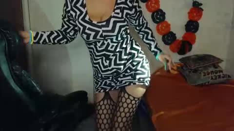 MilayaDFlow online show from November 9, 5:05 pm