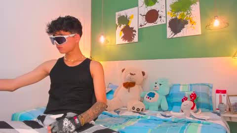 Milcon Thomson online show from December 9, 4:34 am