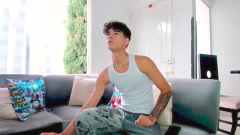 Milcon Thomson online show from January 5, 9:03 pm