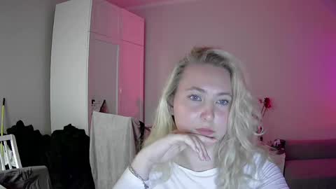 Milena new nonude shy blonde natural online show from April 28, 11:53 pm