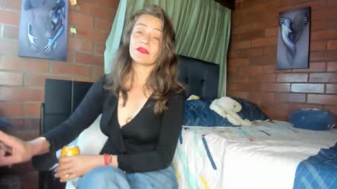 Snapshot of milf_darling chatting on February 8, 12:28 am Victoria  online show from February 8, 12:28 am