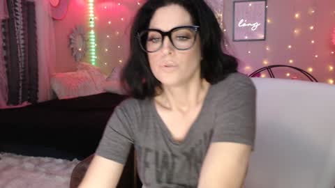 Milf Lacey online show from December 26, 9:37 pm