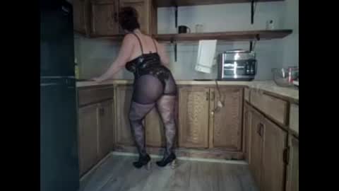 MilfShake Lounge online show from January 8, 5:48 am