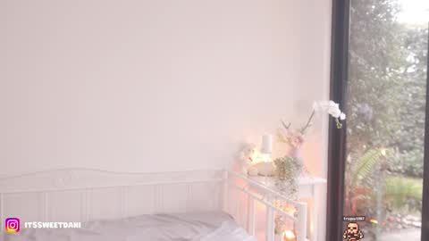 milky_0 online show from March 26, 5:18 pm