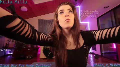 milla_milla online show from November 2, 4:45 am