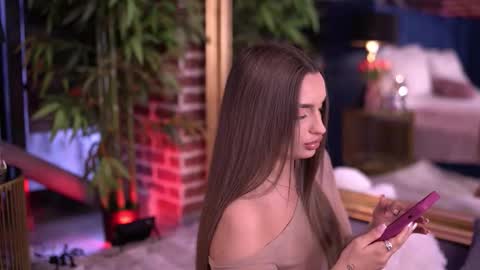 Milla online show from December 18, 6:41 am