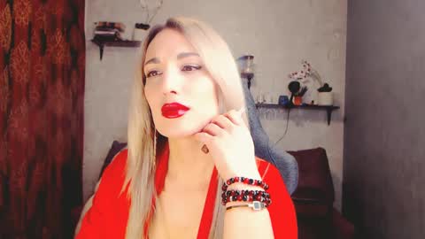 MillaXQueen online show from February 21, 11:44 am