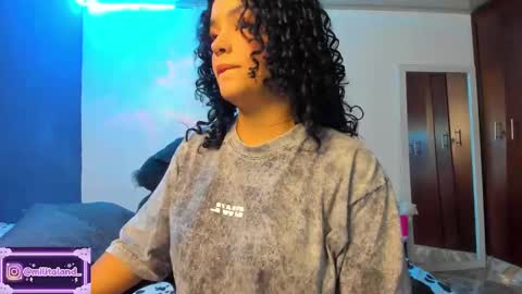 Snapshot of millie_lamar chatting on October 6, 1:01 am online show from October 6, 1:01 am