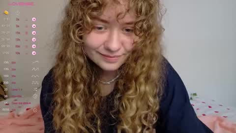 milounee online show from March 27, 8:48 am