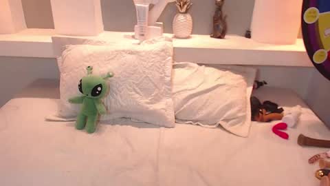 Milu Wallace  online show from October 11, 12:26 am