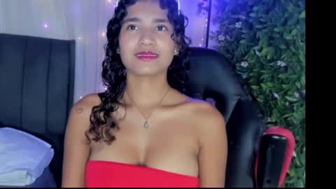 Snapshot of miluuu18 chatting on December 3, 3:06 pm Miluu online show from December 3, 3:06 pm