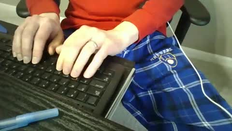 Snapshot of milwaukeebadger24 chatting on February 28, 10:50 pm milwaukeebadger24 online show from February 28, 10:50 pm