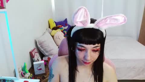 mily_milk_ online show from March 9, 6:00 pm