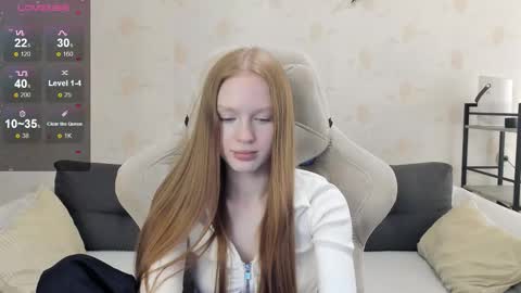 Snapshot of milymi_ chatting on October 18, 6:28 am Milena and Jasper online show from October 18, 6:28 am