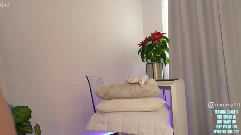 mimmyfit1 online show from December 21, 6:47 pm