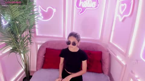 Snapshot of min_minjil chatting on February 23, 11:44 am Minji online show from February 23, 11:44 am