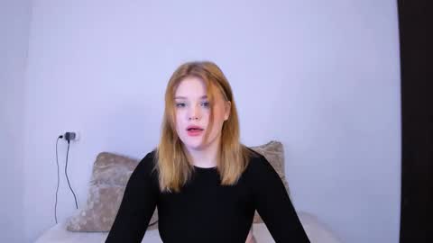 hi Im Mina  online show from October 24, 12:00 am