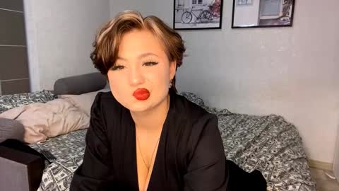 Luna Moon online show from October 10, 6:25 pm