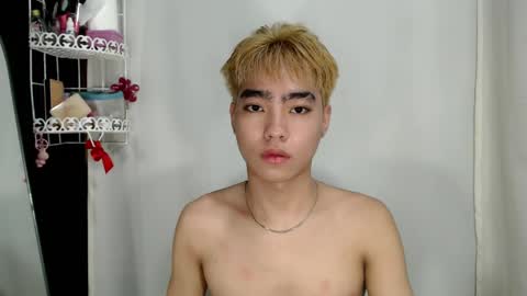 mingkla_man online show from April 21, 7:37 am