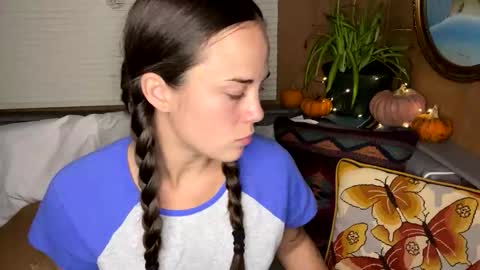 Snapshot of minimaggie chatting on October 18, 1:21 am minimaggie online show from October 18, 1:21 am