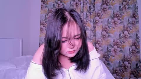 Minji online show from December 14, 1:06 pm