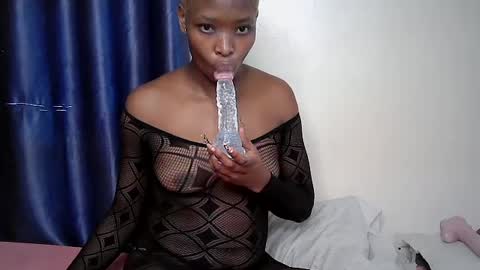 mint_queen online show from June 29, 11:21 am