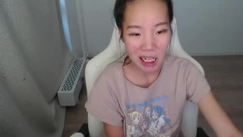 Snapshot of mira_g chatting on October 10, 1:50 pm mira_g online show from October 10, 1:50 pm