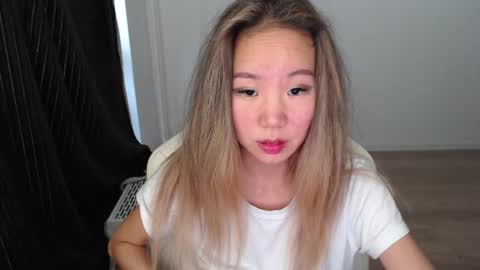 mira_g online show from October 23, 1:23 pm