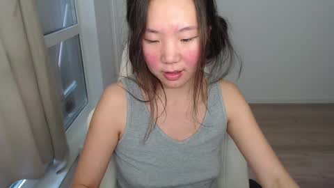 Snapshot of mira_g chatting on February 12, 11:18 am mira_g online show from February 12, 11:18 am