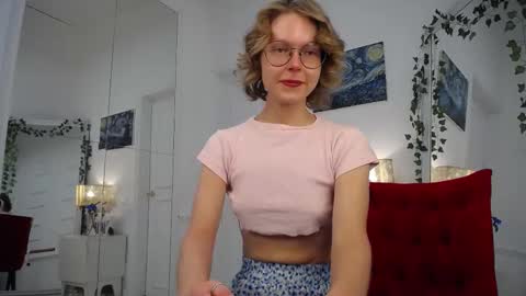 Snapshot of mira_marni chatting on October 13, 11:12 am mira_marni online show from October 13, 11:12 am