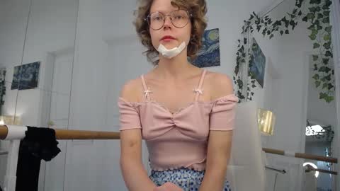 Snapshot of mira_marni chatting on September 12, 11:01 am mira_marni online show from September 12, 11:01 am