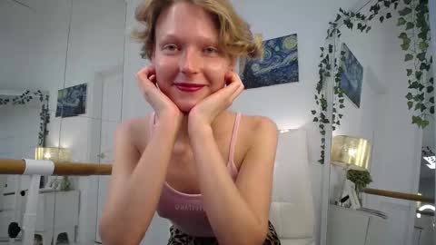 Snapshot of mira_marni chatting on October 2, 11:42 am mira_marni online show from October 2, 11:42 am