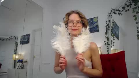 Snapshot of mira_marni chatting on October 10, 12:00 pm mira_marni online show from October 10, 12:00 pm