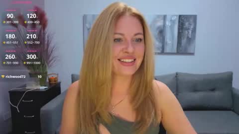 Snapshot of mira_whitme chatting on October 14, 11:46 am Mira online show from October 14, 11:46 am