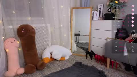 Snapshot of mirafalls chatting on February 25, 5:41 am Mira online show from February 25, 5:41 am