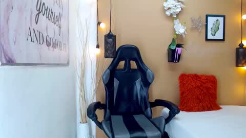 miranda_cute43 online show from December 3, 7:25 pm